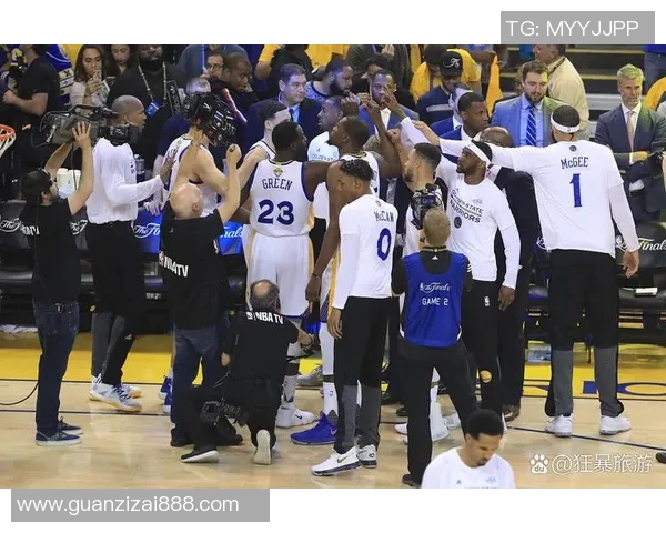 勇士与快船全场精彩回放重温比赛瞬间与精彩时刻分析