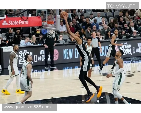 灰熊与马刺季后赛激战正酣直播全程回顾与精彩瞬间分析